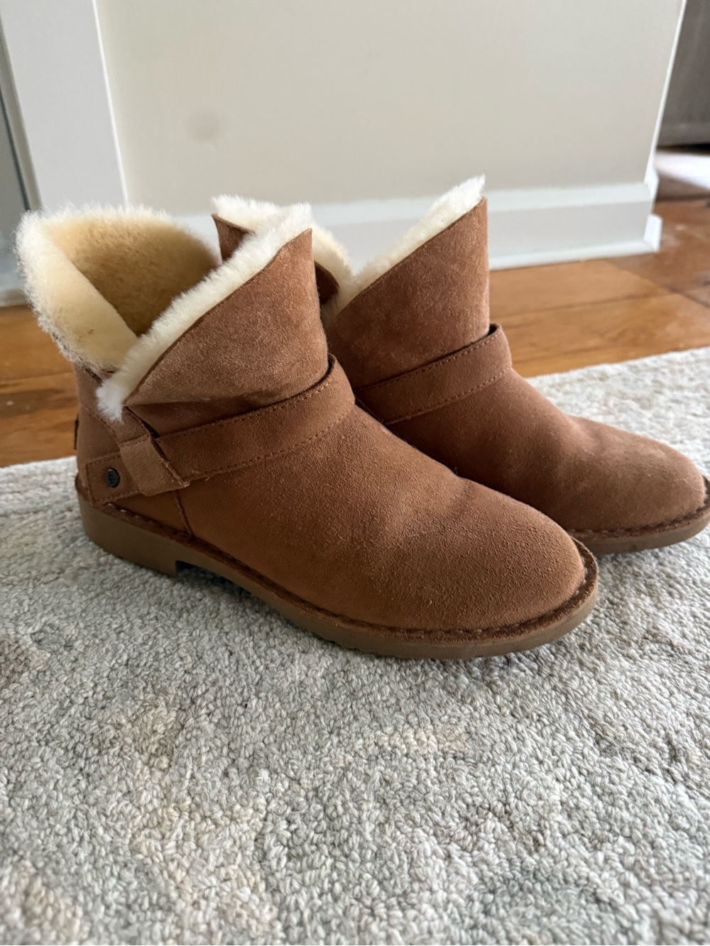 UGG Zariyah Women’s Chestnut Suede Shearling Ankle Boots - Size 8.5